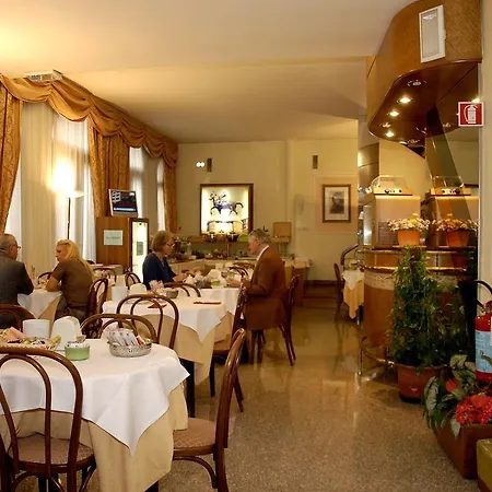 Hotel Donatello 3*