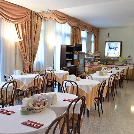 Donatello Hotel 3*